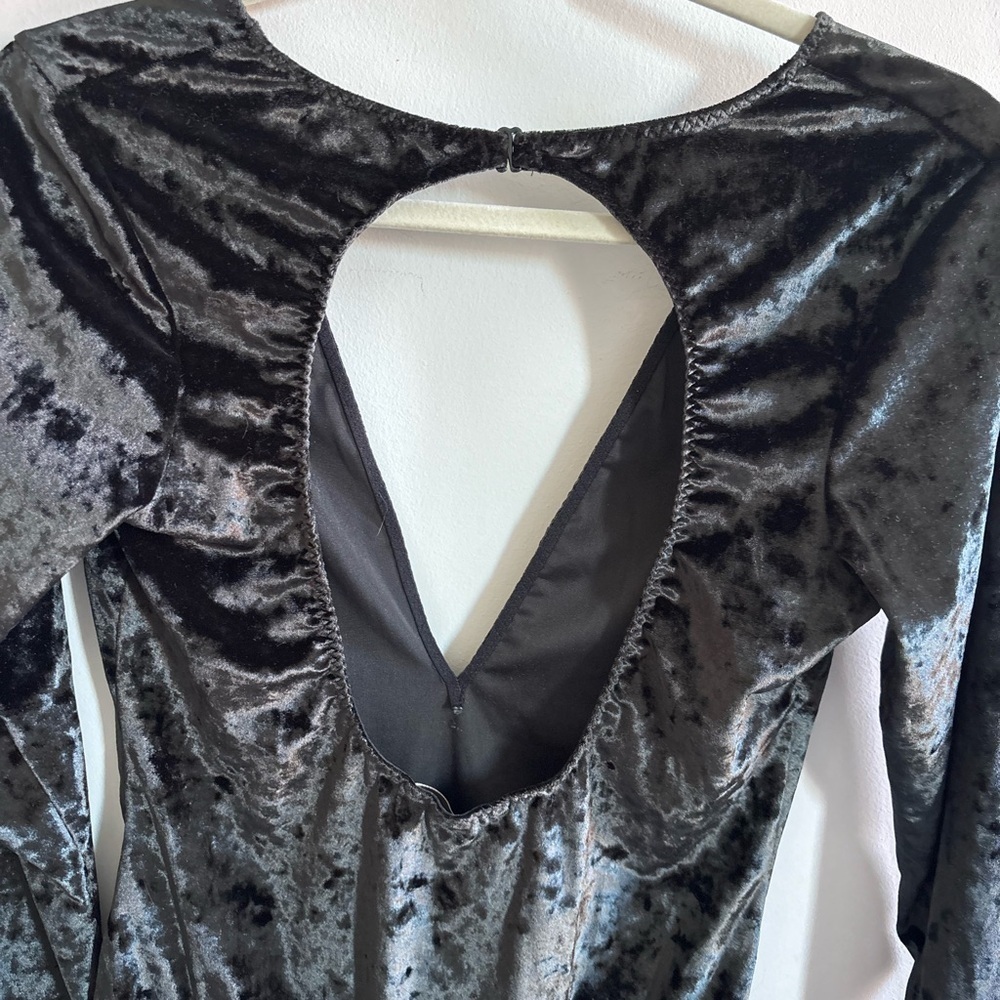 Victoria’s Secret Black Velvet Bodysuit - Picture 4 of 5